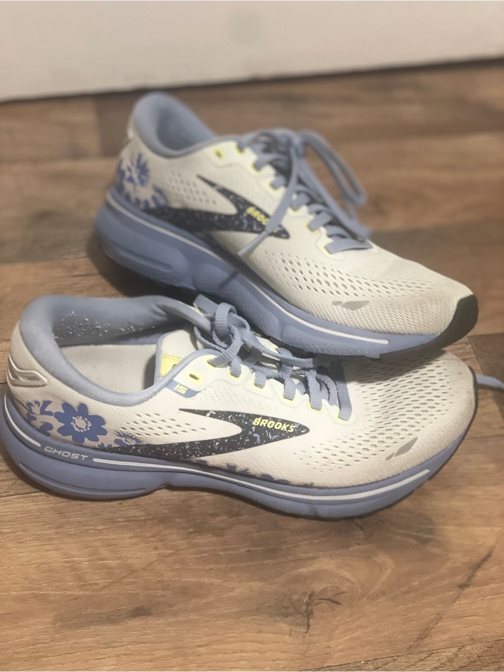 Brooks Women's Running Shoes - White with Light Blue Accents